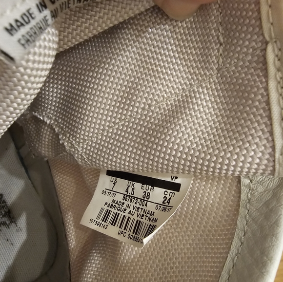 Women Nike - Picture 4 of 6